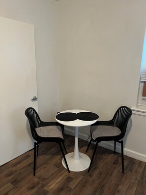 Dining - 1br Albany Essential Stay Suites (Albany)