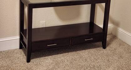 Private 2BR Apartment w/ Private Entrance – Entire Upstairs Unit