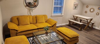 Private 2BR Apartment w/ Private Entrance – Entire Upstairs Unit