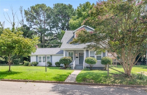 Boutique Private 2nd Floor 2BR Apartment • W/D • Near Casino & Downtown