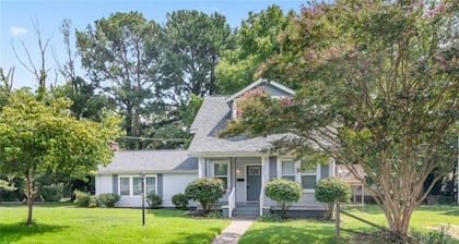 Boutique Private 2nd Floor 2BR Apartment • W/D • Near Casino & Downtown