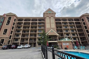Exterior - Creekside Condo with Pool, Walk Downtown (Gatlinburg)