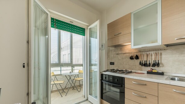 Superior Apartment, Balcony, Courtyard View | Private kitchen - Poppy's Flat -10 min from Venice & Wi-Fi (Mestre)