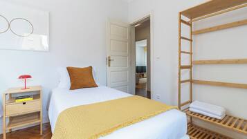 2 dormitorios, tabla de planchar con plancha, Internet y ropa de cama