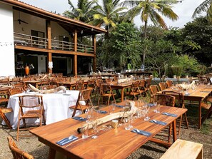 屋外ダイニングエリア