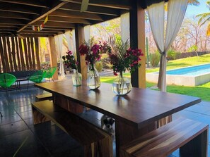 屋外ダイニングエリア