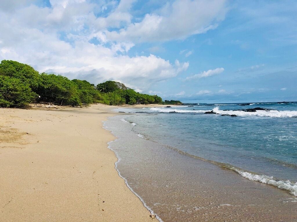 Ubicación a pie de playa, tumbonas y toallas de playa