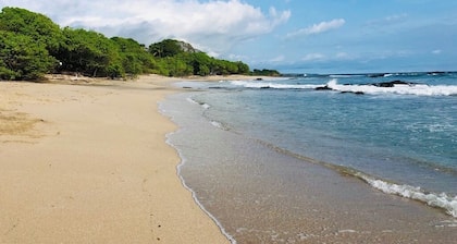 Beachfront CASA ANDREA, Playa Negra/private pool.Steps away from "private" beach