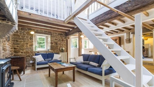 Quiet gîte in an old farmhouse between sea and countryside