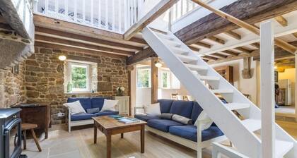 Quiet gîte in an old farmhouse between sea and countryside