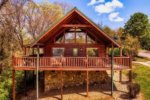 Exterior - 2Mi to Pkway|hot tub|cute cabin (Sevierville)