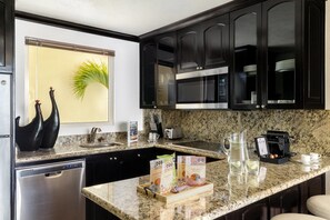 Private kitchen - Luxury One Bedroom Garden View Family Suite (Cancún)
