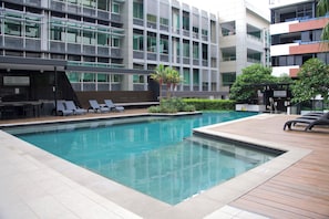 Pool - Spacious Luxury 2BR apartment@Southbank w/parking (South Brisbane)