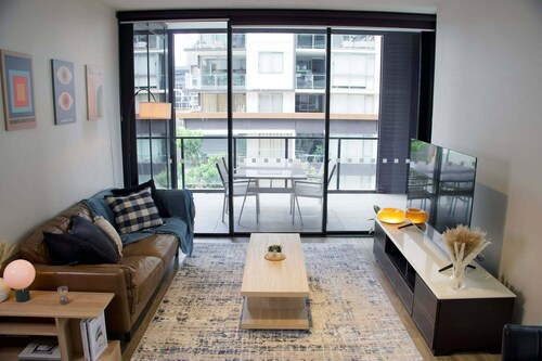 Spacious Luxury 2BR apartment@Southbank w/parking