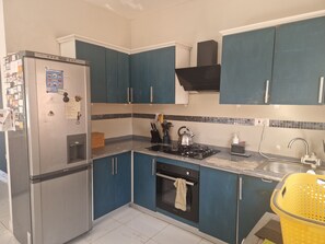 Private kitchen - 14 Blue bird estate (Ghana Town)