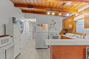 Fridge, microwave, oven, stovetop - Pool! Blocks away from beach. Dog-Friendly! (Oak Island)