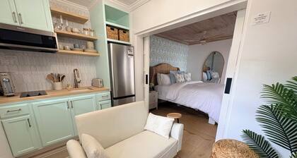 The Harbour Cove Studio - Walk to Pink Sand Beach 1 Bed 1 Bath Studio