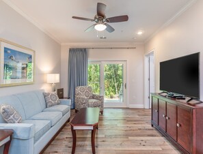 Living area - <<SALE>> Gorgeous 1-Bedroom Condo in Amazing Hilton Head Island (Hilton Head Island)