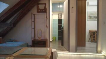 Fer et planche Ă repasser, Wi-Fi, draps fournis