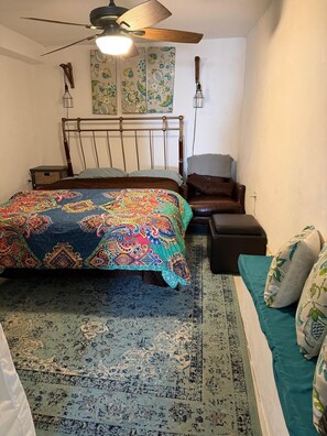 Iron/ironing board, Internet, bed sheets - Cuitlahuac apartment (Tecate)