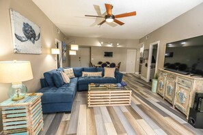 Smart TV - Siesta Key 2BR | Walk to Beach | Private Entry (Sarasota)