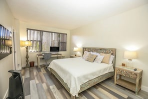 2 bedrooms, desk, WiFi - Siesta Key 2BR | Walk to Beach | Private Entry (Sarasota)