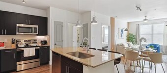 Stylish 2B near Legacy West 