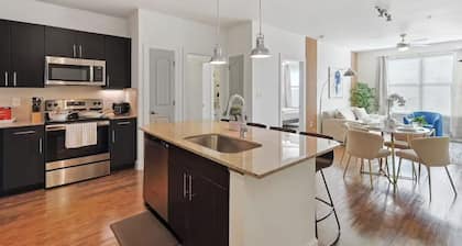 Stylish 2B near Legacy West