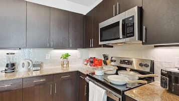 Apartment, Balcony | Private kitchen