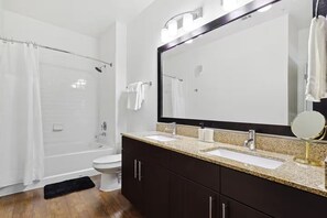 Apartamento, sacada | Banheiro