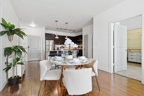 Apartamento, sacada | Opções para refeição