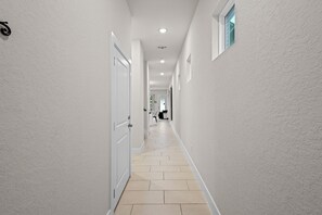 Interior - Modern 3BR Near RiverWalk•Sleeps 8•Free Parking (San Antonio)