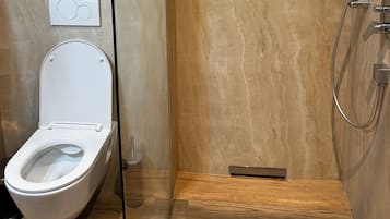 Asciugamani, sapone, carta igienica