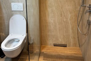 Serviettes fournies, savon, papier de toilette