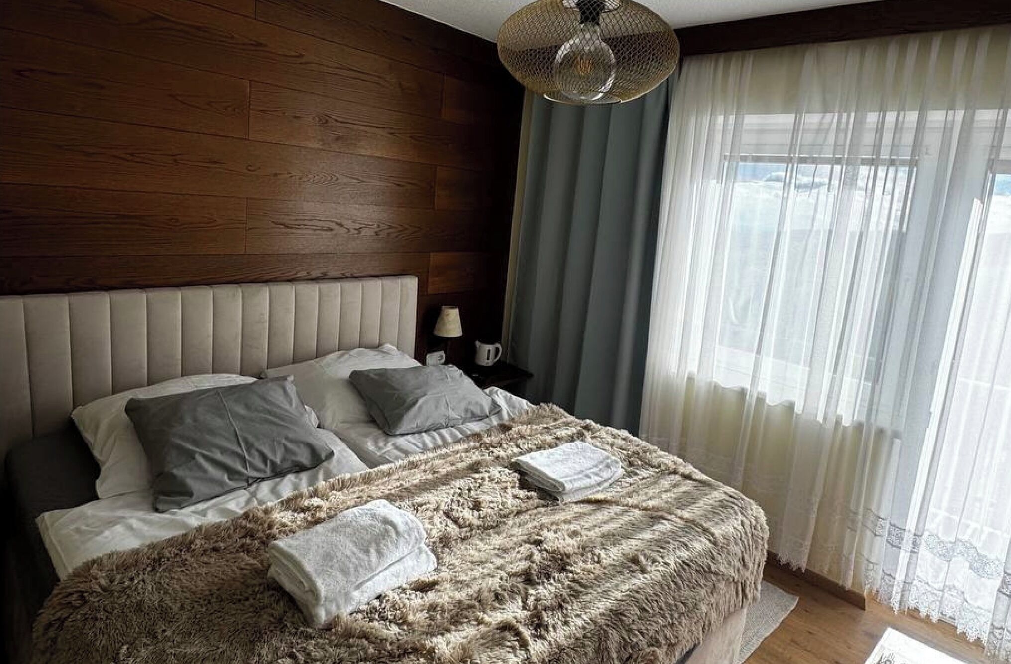 8 camere, accesso a Internet, lenzuola