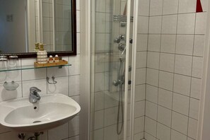 Toallas, jabón, papel de baño