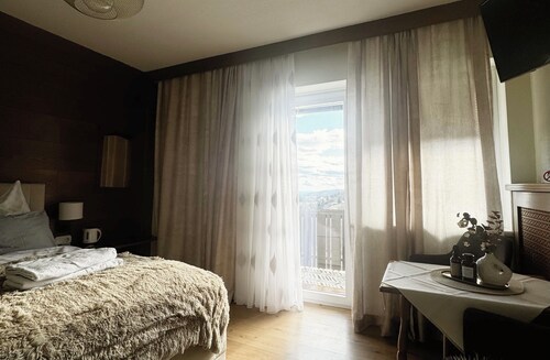 Alpine Escape 1h from Vienna & Graz