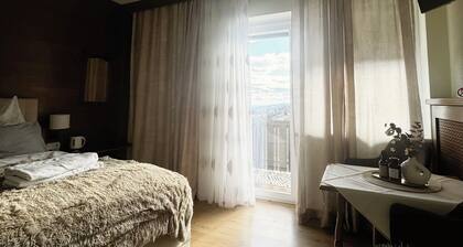 Alpine Escape 1h from Vienna & Graz