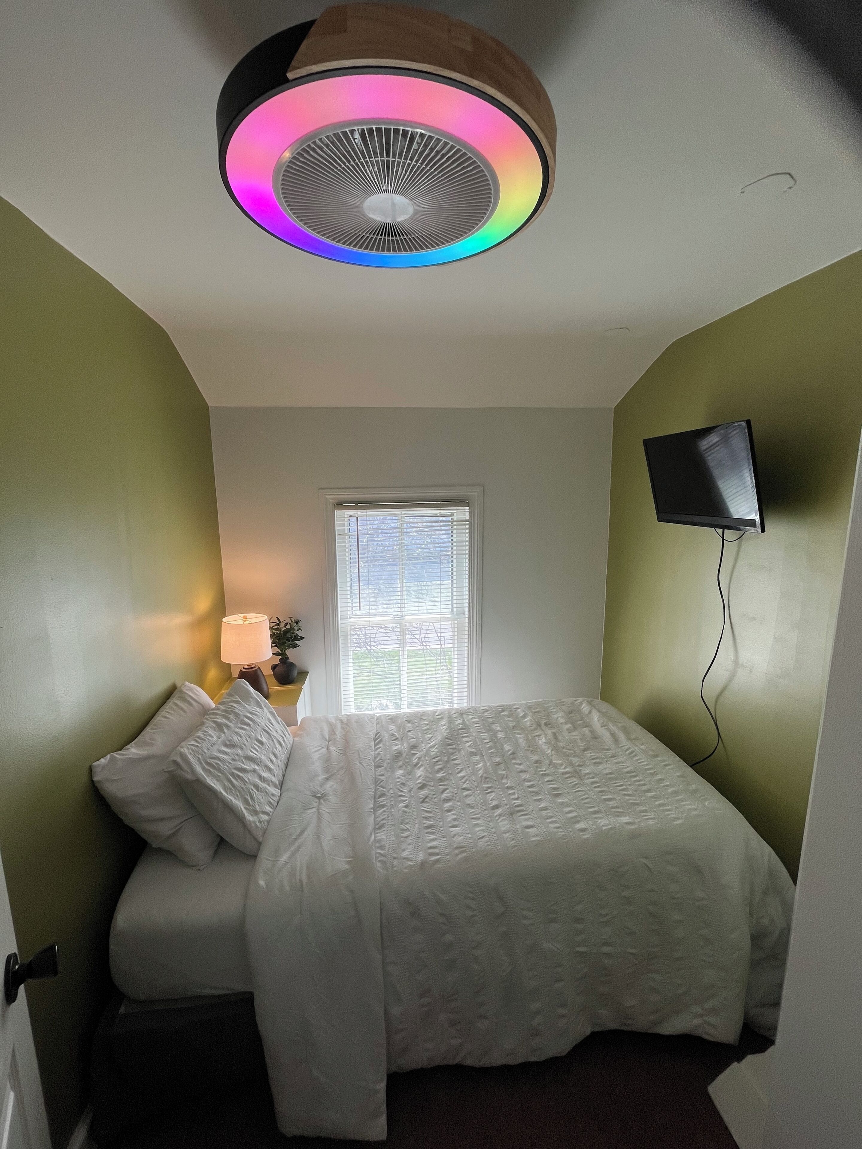 Iron/ironing board, WiFi, bed sheets