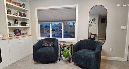 3-bedroom house in gorgeous Rapid City with AC, fast Wi-fi, fenced yard King bed