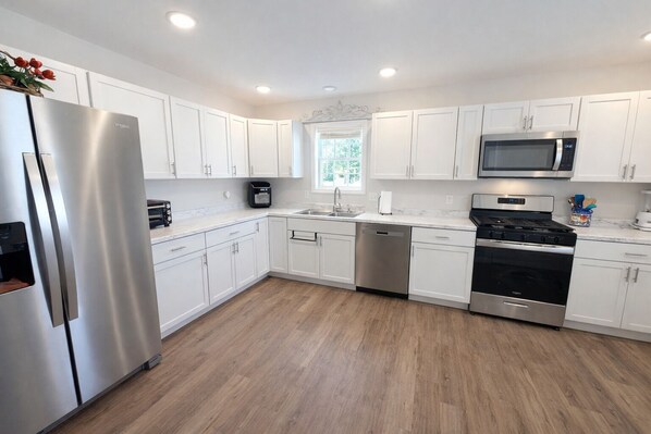 Microwave, oven, stovetop, dishwasher