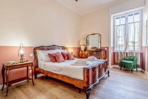 2 bedrooms, iron/ironing board, WiFi, bed sheets - Bright & Stylish 2 bed Apartment in Trastevere (Roma)