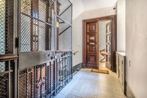 Interior - Bright & Stylish 2 bed Apartment in Trastevere (Roma)