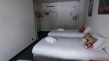 Familie vierpersoonskamer | Luxe beddengoed, bedden met traagschuimmatrassen