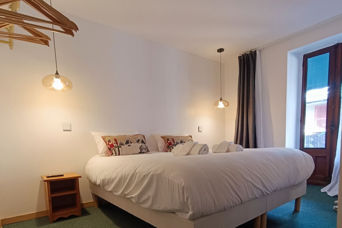 Comfort Double or Twin Room | Premium bedding, memory foam beds, blackout drapes, WiFi (free)