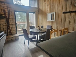Interior - Recently remodeled first floor, beautiful views of the lifts/mountains! (Mammoth Lakes)