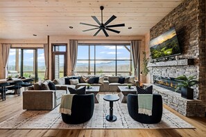 Smart TV, fireplace, table football, offices - Luxury 6-King Cabin | Indoor Pool, Theater & Mount LeConte Views (Sevierville)