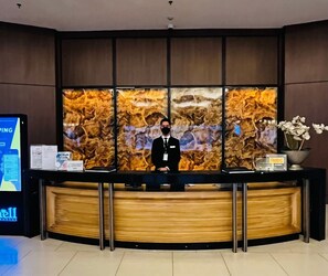Lobby - Newly Renovated Modern Industrial 1 BR Walk to MOA, 15 minutes to NAIA! (Pasay City)
