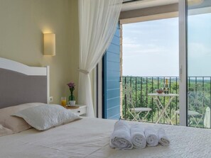 4 bedrooms, Internet - Romantische Villa mit Meerblick, Pool und Jacuzz by Interhome (Fabci)