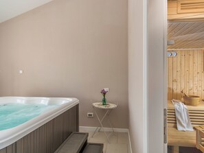 Interior - Romantische Villa mit Meerblick, Pool und Jacuzz by Interhome (Fabci)